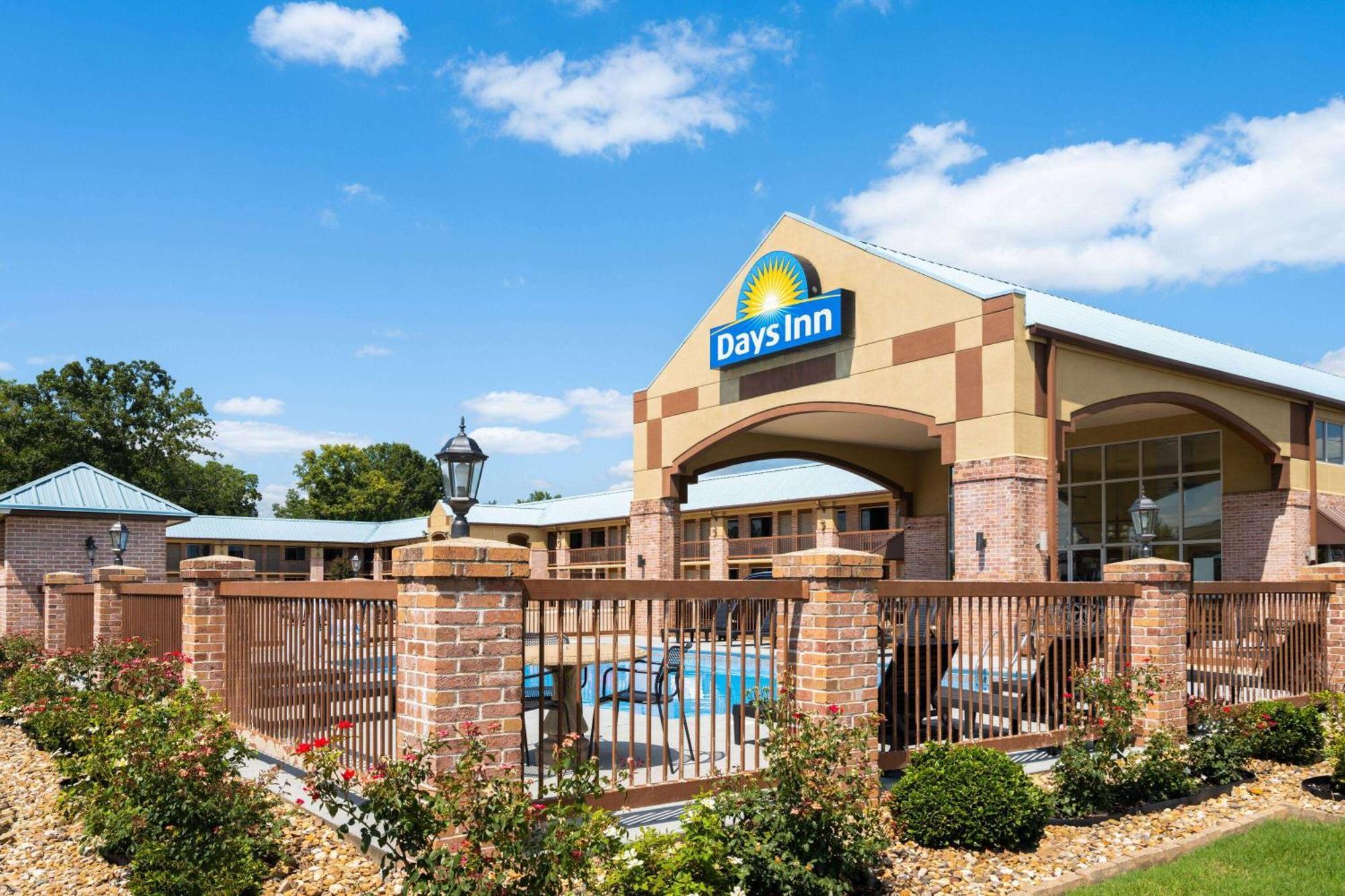 Days Inn By Wyndham Conway Exterior photo