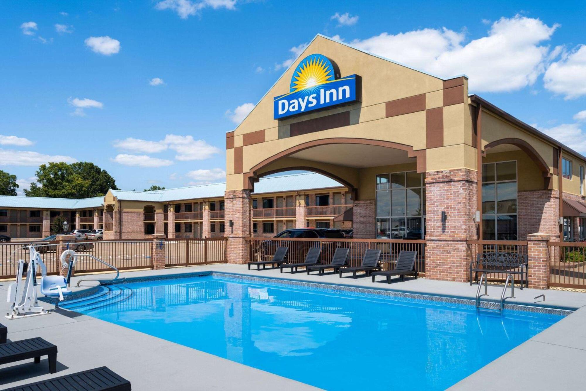 Days Inn By Wyndham Conway Exterior photo