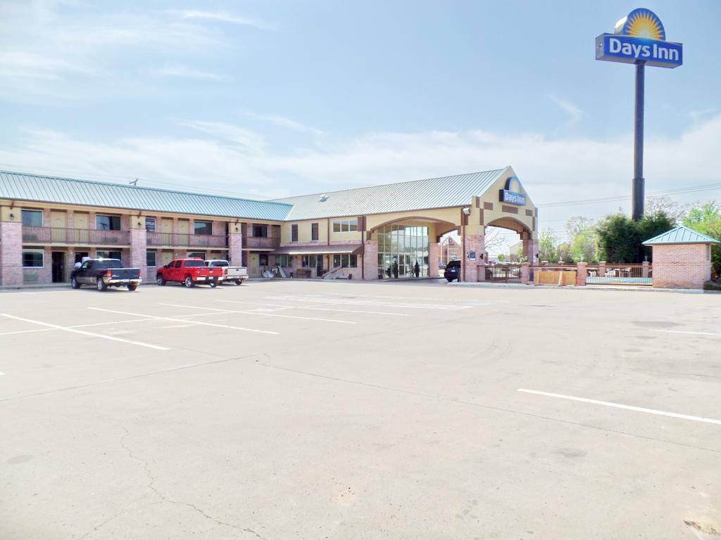 Days Inn By Wyndham Conway Exterior photo